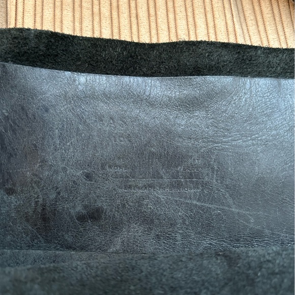 Able genuine leather Mamuye Classic Tote. - Picture 3 of 3